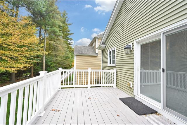 55 Surrey Ln 55, East Bridgewater, MA 02333