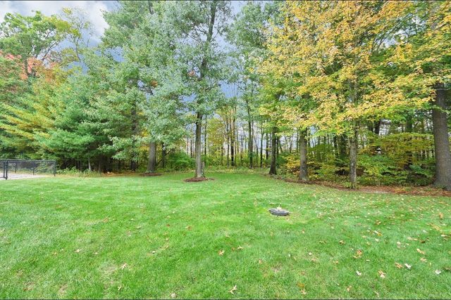 55 Surrey Ln 55, East Bridgewater, MA 02333