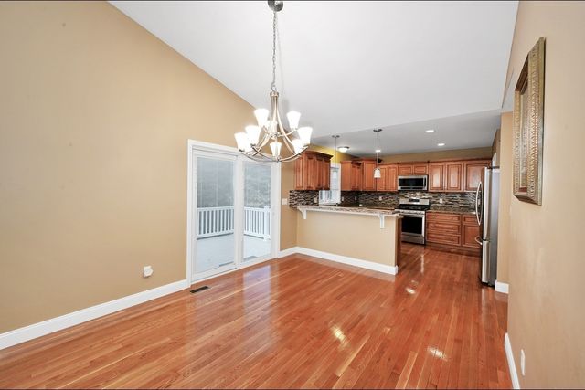 55 Surrey Ln 55, East Bridgewater, MA 02333