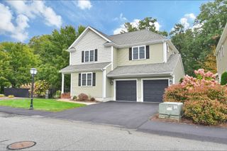 55 Surrey Ln 55, East Bridgewater, MA 02333