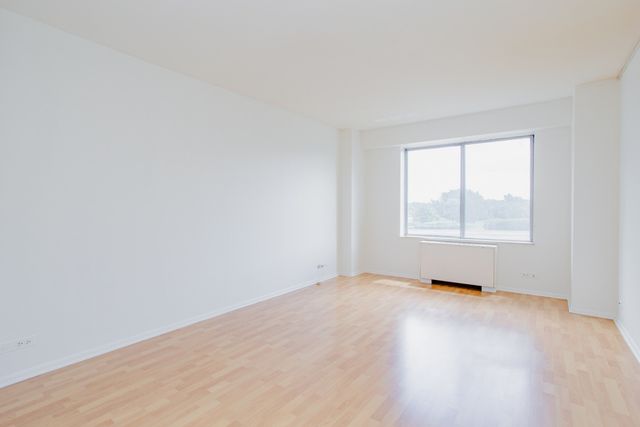 7033 N Kedzie Avenue 303, Chicago, IL 60645