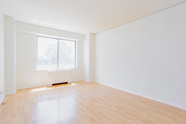 7033 N Kedzie Avenue 303, Chicago, IL 60645