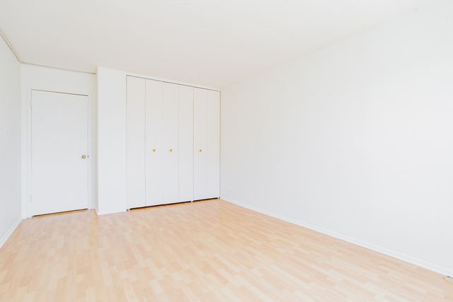 7033 N Kedzie Avenue 303, Chicago, IL 60645