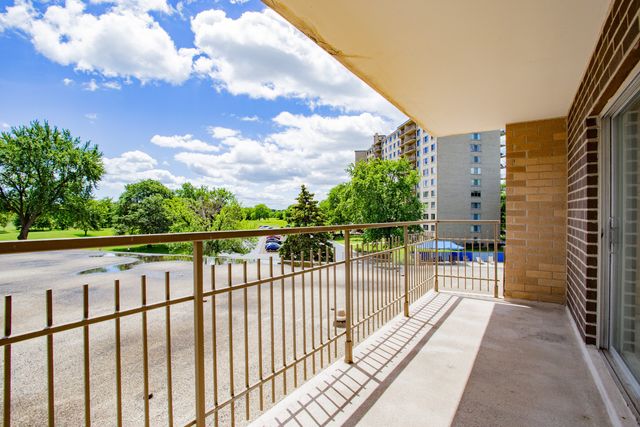 7033 N Kedzie Avenue 303, Chicago, IL 60645