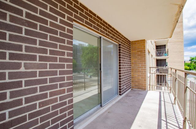 7033 N Kedzie Avenue 303, Chicago, IL 60645