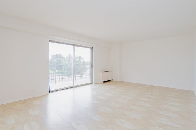 7033 N Kedzie Avenue 303, Chicago, IL 60645