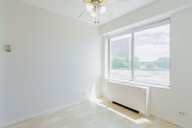 7033 N Kedzie Avenue 303, Chicago, IL 60645