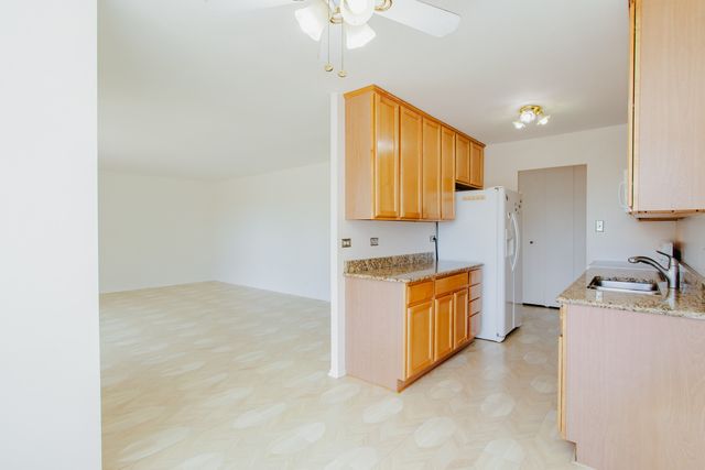 7033 N Kedzie Avenue 303, Chicago, IL 60645