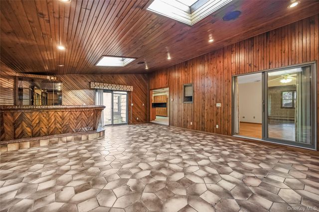 1 Wunaquit Drive, Bayville, NY 11709