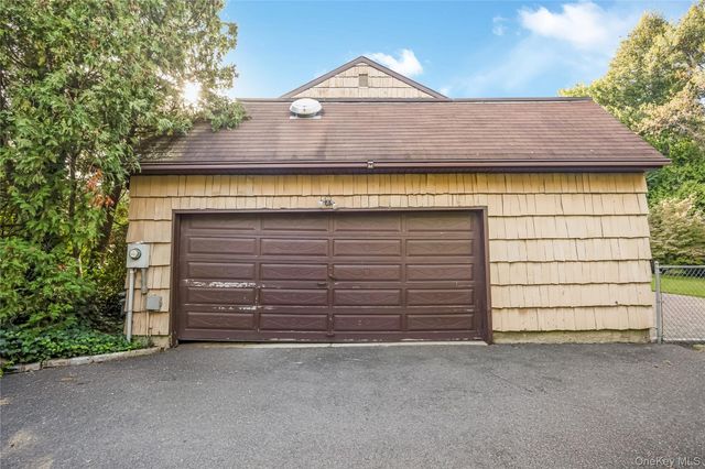 1 Wunaquit Drive, Bayville, NY 11709