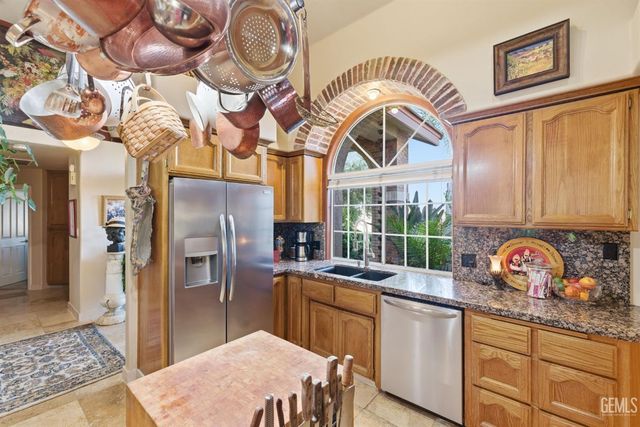 5715 Valley Street, Bakersfield, CA 93306