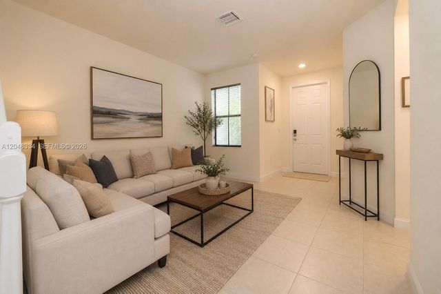 10934 W 33rd Way, Hialeah, FL 33018