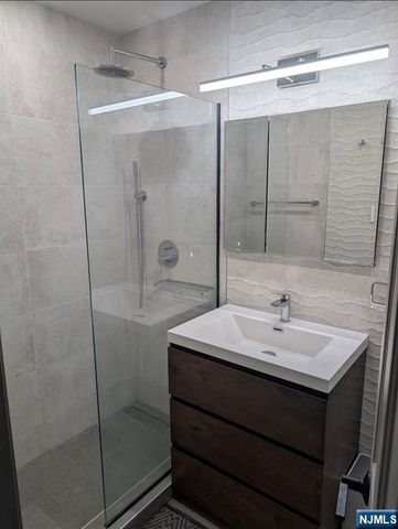 2352 Linwood Avenue 7G, Fort Lee, NJ 07024