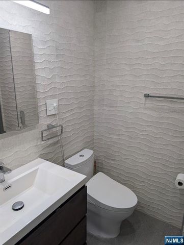 2352 Linwood Avenue 7G, Fort Lee, NJ 07024