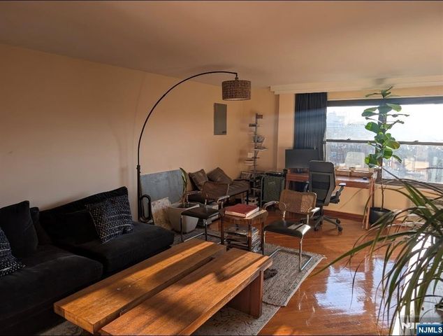 2352 Linwood Avenue 7G, Fort Lee, NJ 07024