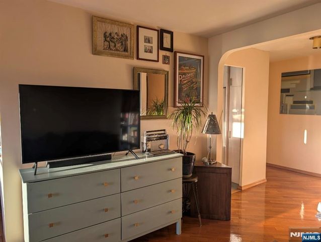 2352 Linwood Avenue 7G, Fort Lee, NJ 07024