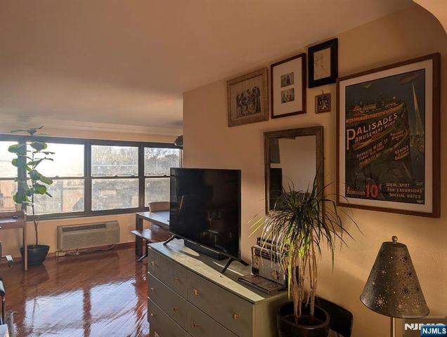 2352 Linwood Avenue 7G, Fort Lee, NJ 07024