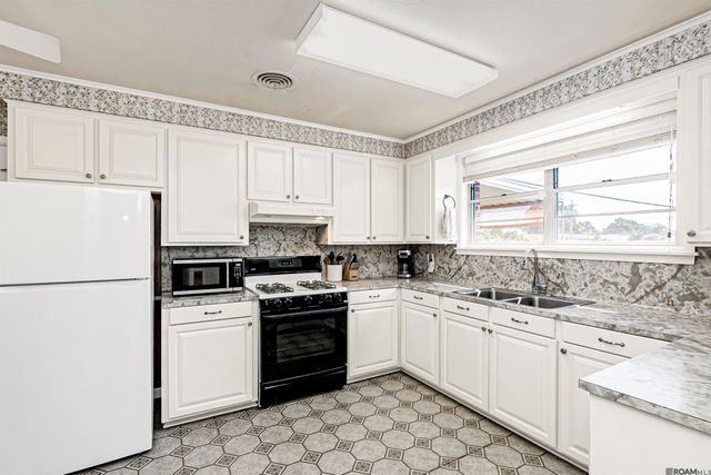 702 Claiborne St, New Roads, LA 70760