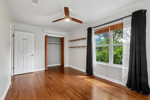 1114 W W 2nd ST, Elgin, TX 78621