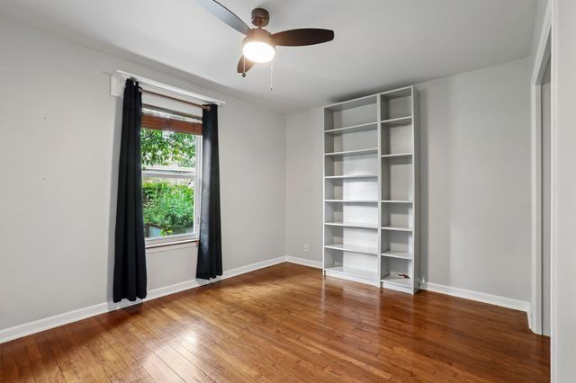 1114 W W 2nd ST, Elgin, TX 78621