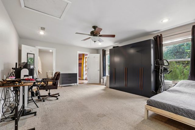 1114 W W 2nd ST, Elgin, TX 78621