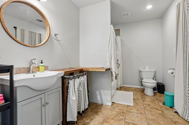 1114 W W 2nd ST, Elgin, TX 78621