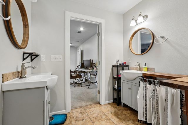 1114 W W 2nd ST, Elgin, TX 78621
