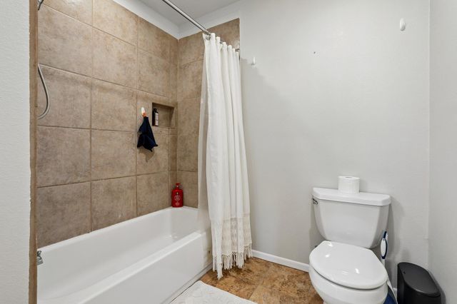 1114 W W 2nd ST, Elgin, TX 78621