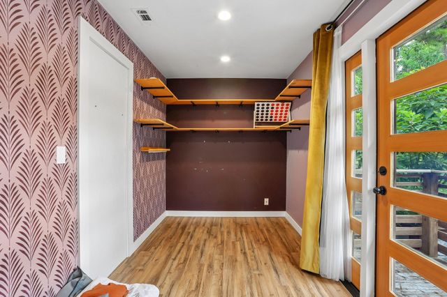 1114 W W 2nd ST, Elgin, TX 78621
