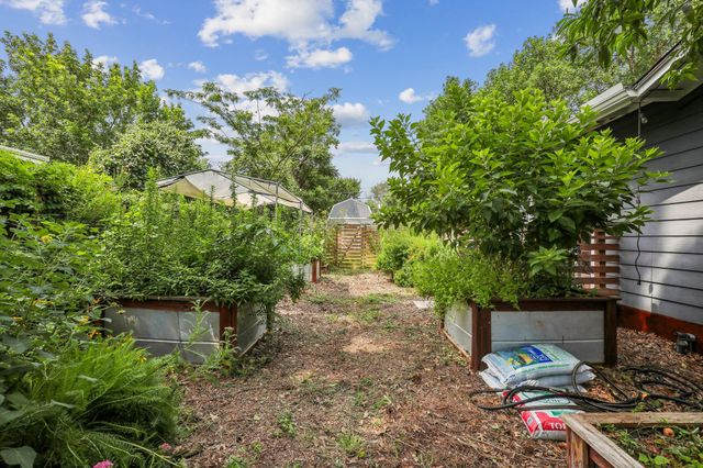 1114 W W 2nd ST, Elgin, TX 78621