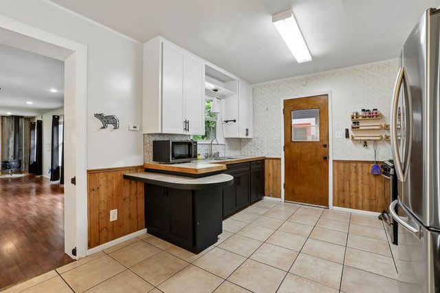 1114 W W 2nd ST, Elgin, TX 78621