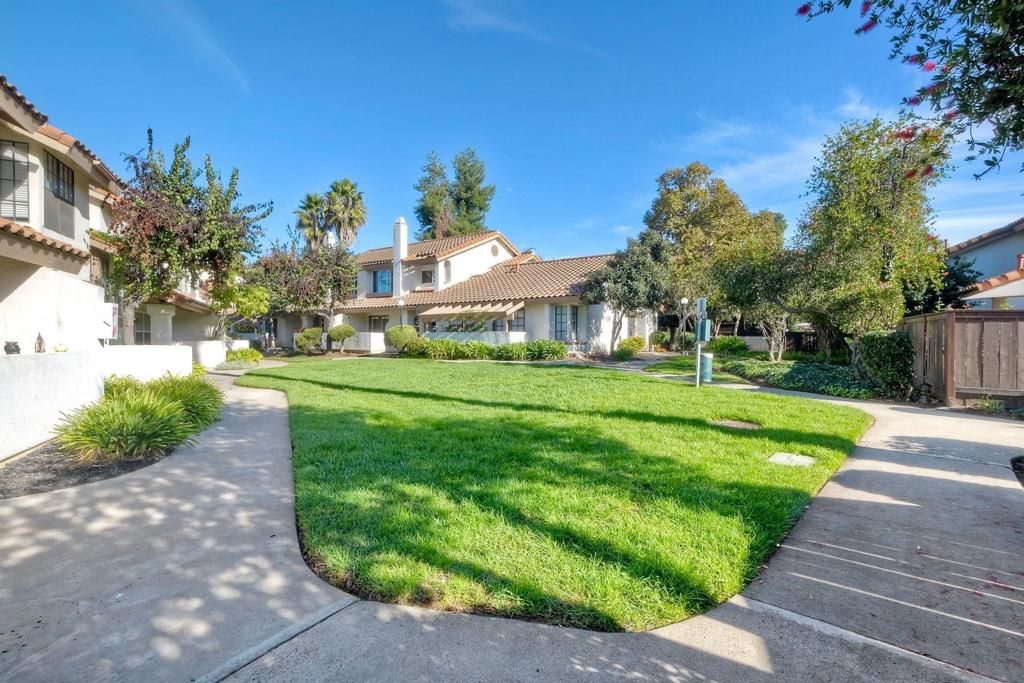 Image 2 of property listing at 1651 S Juniper St 46, Escondido, CA 92025