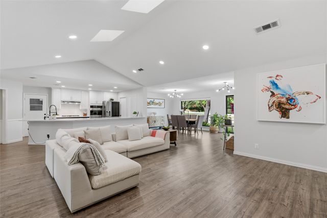 412 E Northgate Drive, Irving, TX 75062