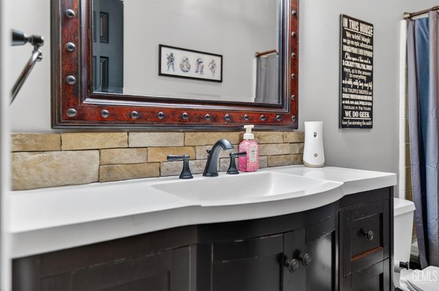 11409 Lariat Court, Bakersfield, CA 93312