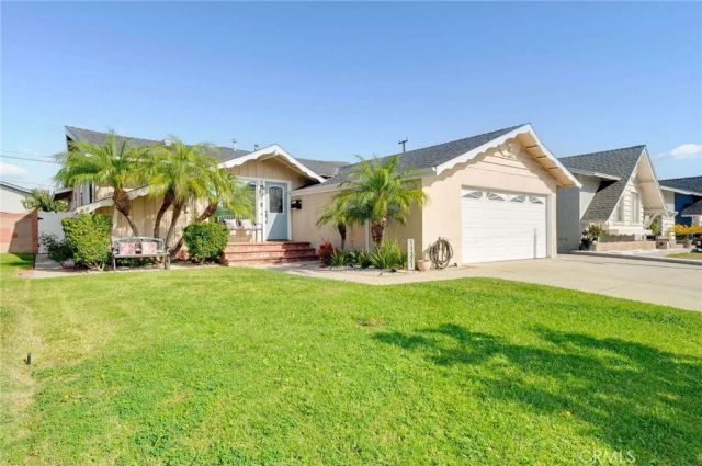 11321 212th, Lakewood, CA 90715