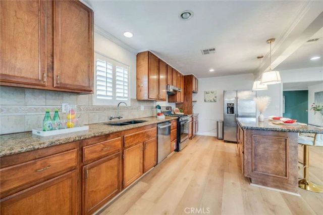 11321 212th, Lakewood, CA 90715