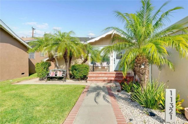 11321 212th, Lakewood, CA 90715