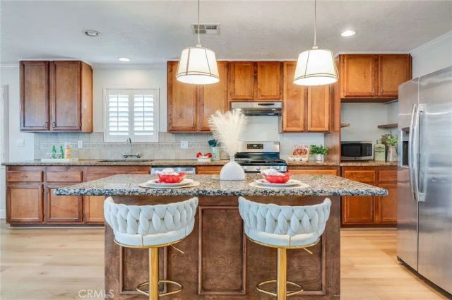 11321 212th, Lakewood, CA 90715