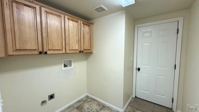 956 Peachcrest Dr, Pueblo, CO 81005