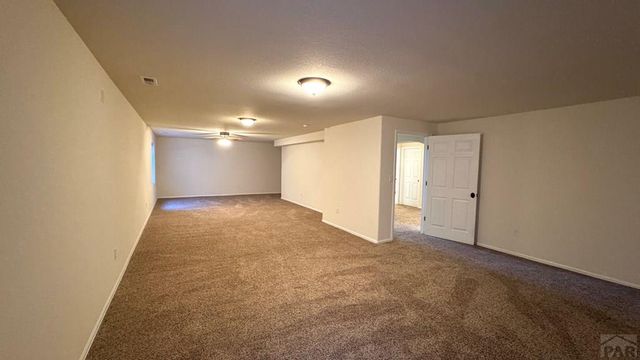 956 Peachcrest Dr, Pueblo, CO 81005