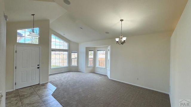 956 Peachcrest Dr, Pueblo, CO 81005