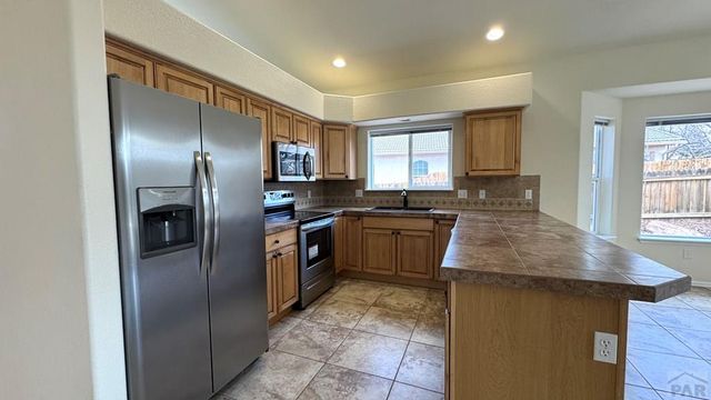 956 Peachcrest Dr, Pueblo, CO 81005