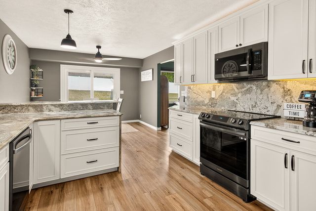 6302 Winchester Drive, Rockford, IL 61109