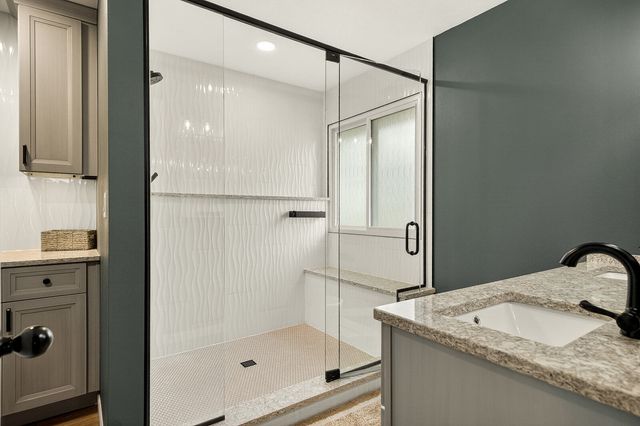 6302 Winchester Drive, Rockford, IL 61109