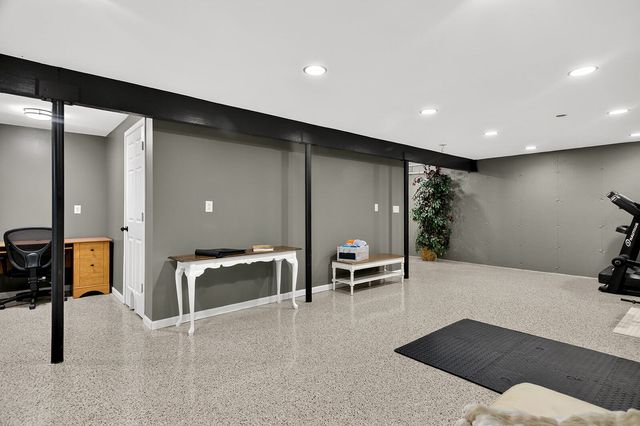 6302 Winchester Drive, Rockford, IL 61109