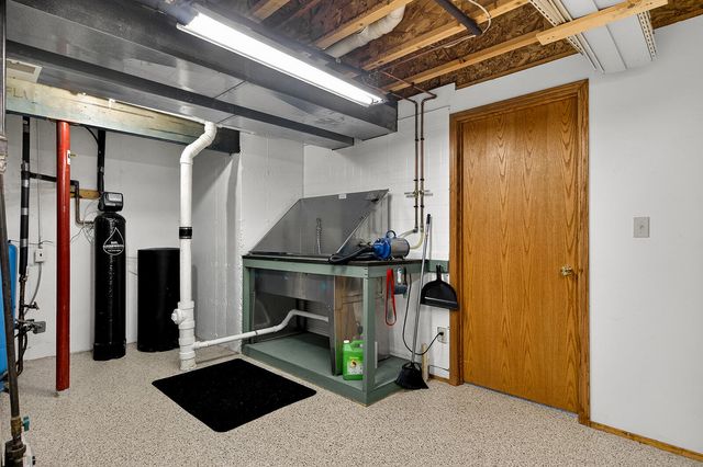 6302 Winchester Drive, Rockford, IL 61109