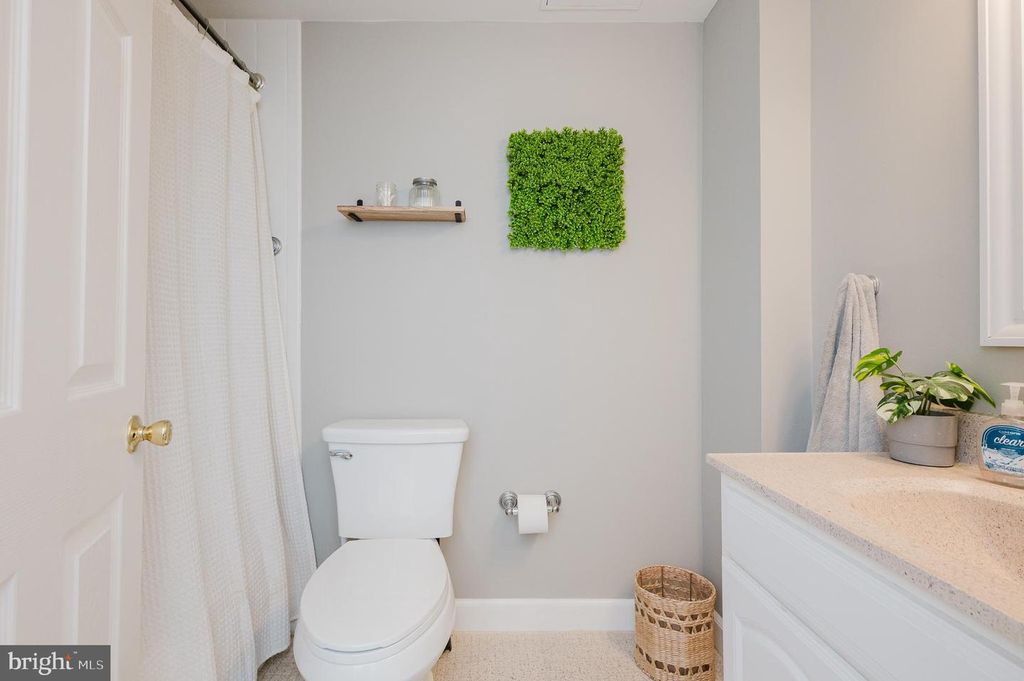 Image 15 of property listing at 28 ALLEGHENY AVE #1512, Towson, MD 21204
