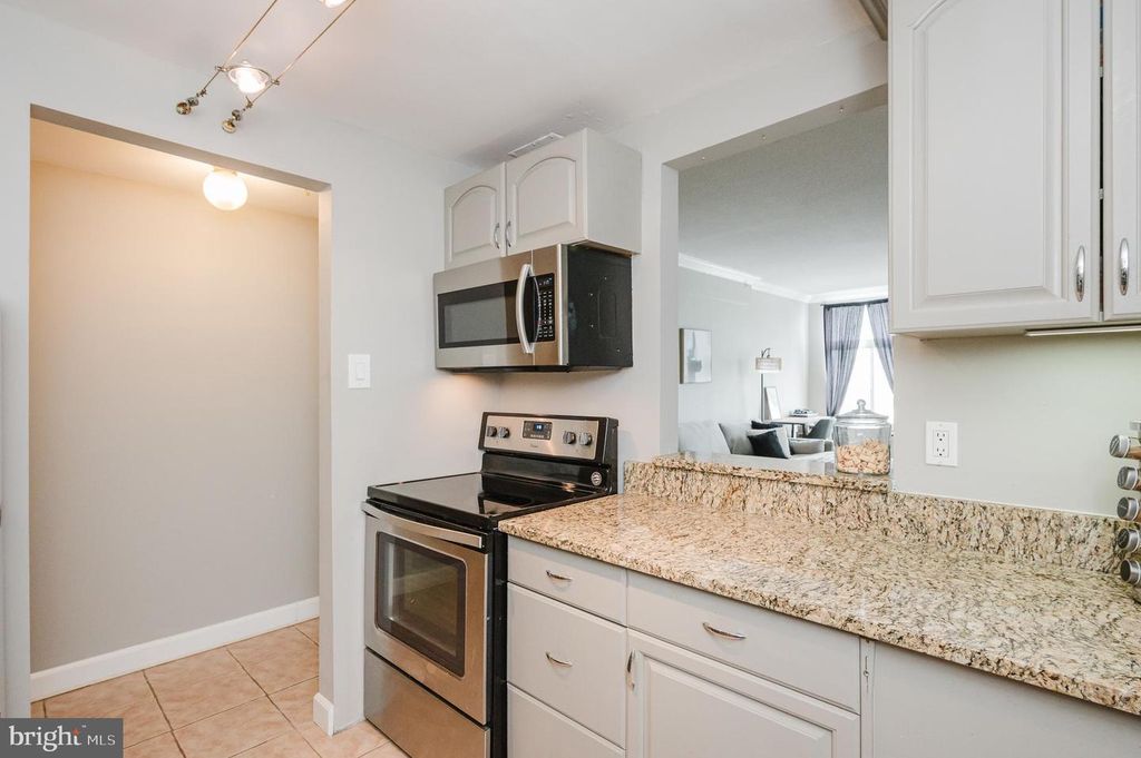 Image 16 of property listing at 28 ALLEGHENY AVE #1512, Towson, MD 21204