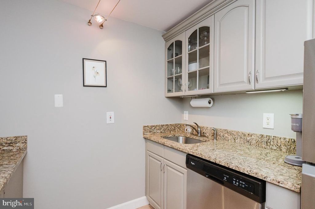 Image 18 of property listing at 28 ALLEGHENY AVE #1512, Towson, MD 21204