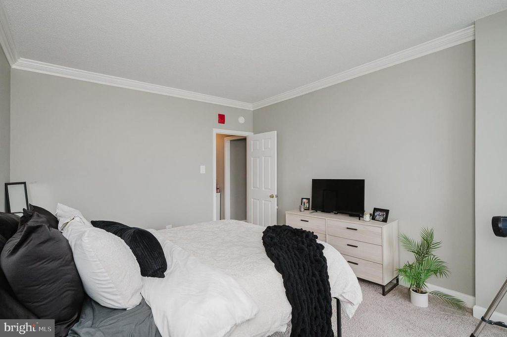 Image 32 of property listing at 28 ALLEGHENY AVE #1512, Towson, MD 21204